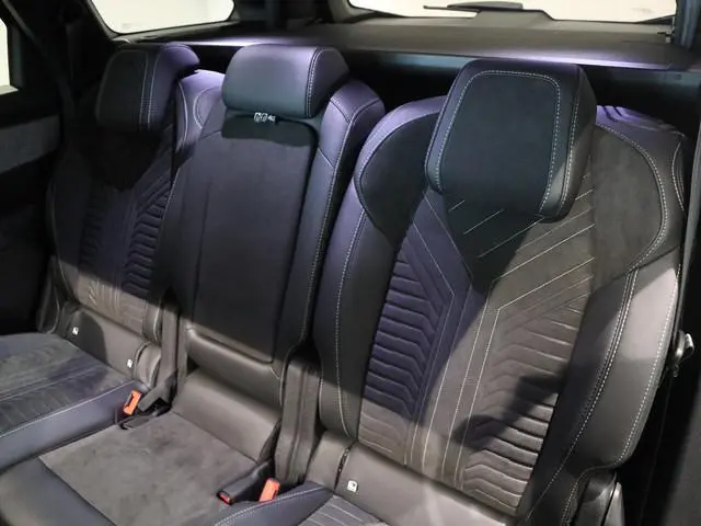 Peugeot e-5008