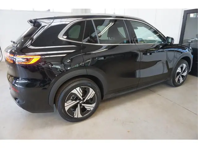 Geely E5