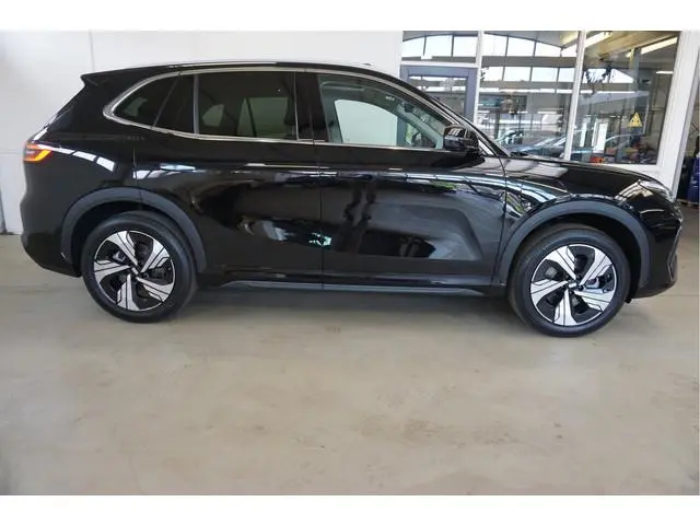 Geely E5