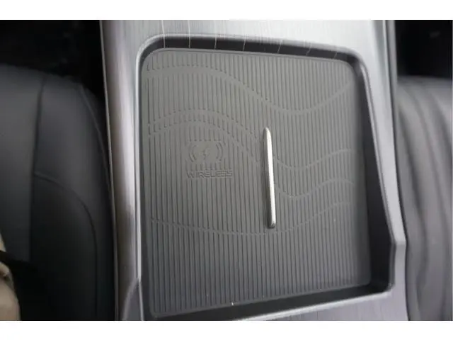 Geely E5