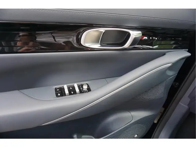 Geely E5