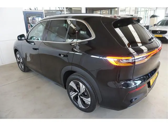 Geely E5