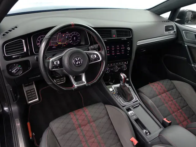 Volkswagen Golf 2.0 TSI GTI TCR Aut- Panoramadak, Xenon Led Matrix, Dynamic Select, Keyless, Sfeerve...