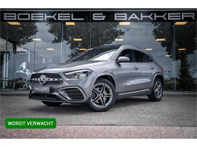 Mercedes-Benz GLA-klasse 250 e Star Edition AMG Line ** Panodak ** Keyless ** Camera ** Carplay EV r...