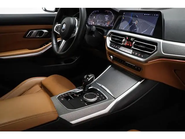 BMW 3-serie Touring 330i M-Sport High Executive | PANORAMADAK | HEAD UP | TREKHAAK | 18"