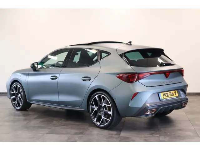 CUPRA Leon 1.5 TSI e-Hybrid VZ Extreme Panoramadak Kuipstoelen Sennheiser ! 2e Paasdag geopend van 1...