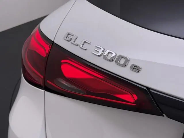 Mercedes-Benz GLC-klasse GLC 300 e 4M AMG Line | Achterasbesturing Luchtvering Trekhaak Burmester Di...