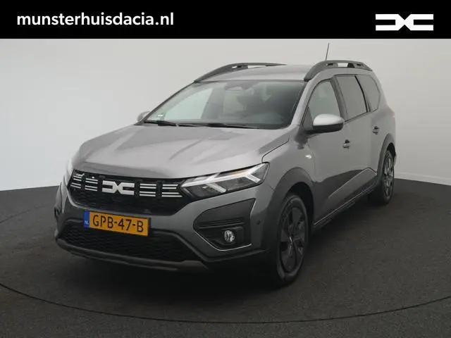 Dacia Jogger 1.6 Hybrid 140 Expression 7p. - All Season banden - Stoelverwarming -