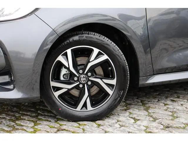 Toyota Yaris 1.5 Hybrid 115 Dynamic Limited, Parkeersensoren, Stoelverwarming, Apple Carplay / Andro...