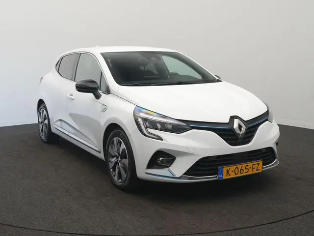 Renault Clio 1.6 E-Tech Hybrid 140 Zen - RIJKLAARPRIJS - Achteruitrijcamera - Volledig Dealeronderho...