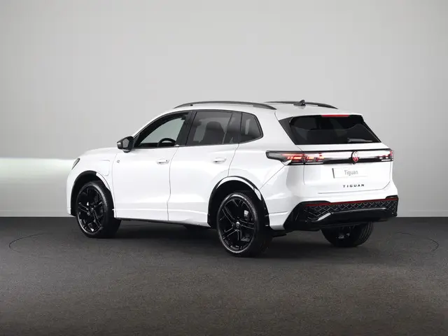 Volkswagen Tiguan R-Line Edition 1.5 eHybrid 150 kW / 204 PK SUV 6 v Panoramadak | Stoelverwarming |...