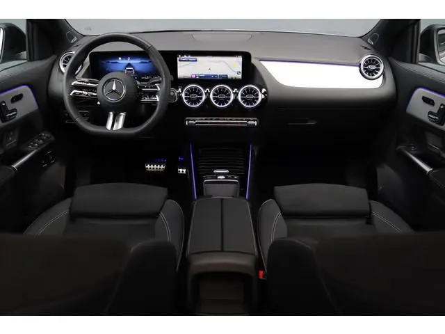 Mercedes-Benz GLA-klasse 250 e AMG Line | Panoramadak | Burmester | Distronic | Memory | Trekhaak |...