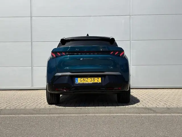 Peugeot e-3008