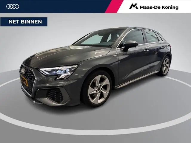 Audi A3 Sportback 35 TFSI 150pk S-Tronic S Edition · Camera · Apple/Android Car Play · Stoelverwarmi...