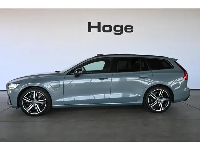 Volvo V60 2.0 T8 Plug-in hybrid AWD Plus Bright Panoramdak Stoelverwarming Carplay Led Adaptieve Cru...