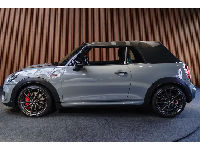 MINI Mini Cabrio 2.0 John Cooper Works 232pk HUD Navi Leer Camera Harman K. PDC Carplay Keyless Go &...
