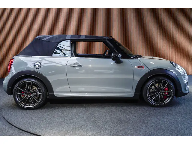 MINI Mini Cabrio 2.0 John Cooper Works 232pk HUD Navi Leer Camera Harman K. PDC Carplay Keyless Go &...