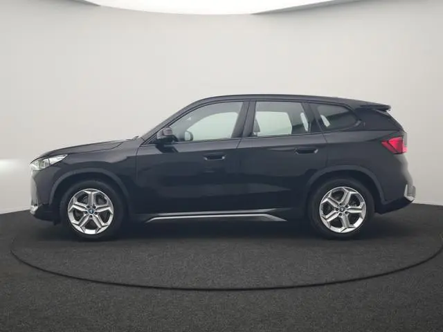 BMW iX1 xDrive30 67 kWh 313pk Dealer O.H. | Adaptive Cruise | Head Up | 360 Camera | Harman / Kardon...