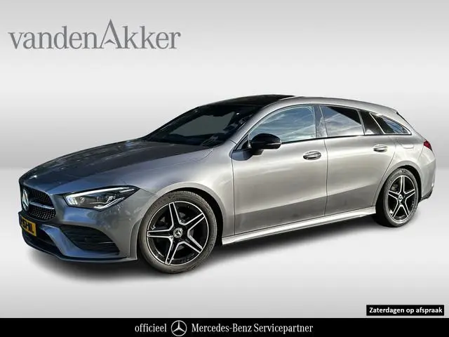 Mercedes-Benz CLA-Klasse 180 AMG // Panormadak // Sfeerverlichting // Camera // Carplay // Night pak...
