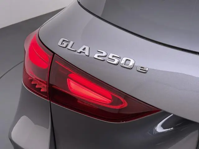 Mercedes-Benz GLA-klasse 250 e AMG line | Pano Trekhaak Memory HUD Sound Keyless Multibeam