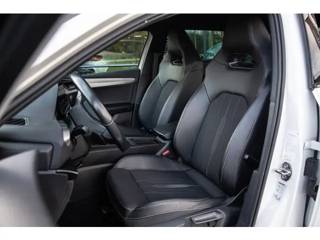 CUPRA Leon Sportstourer 1.4 e-Hybrid VZ Business , Stuurverwarming, Sfeerverlichting,