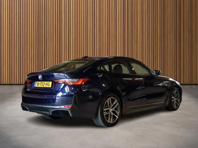 BMW i4 eDrive40 84 kWh 3-Fase 1e-Eig. & Dealer-Onderh. BOVAG-Garantie. NL-Auto.