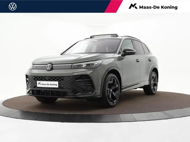 Volkswagen Tiguan 1.5 204pk DSG eHybrid R-Line · Panoramadak · Wegklapbare Trekhaak · Harman Kardon...