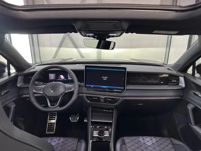 Volkswagen Tayron 1.5 eHybrid R-Line Edition 272pk | Groot scherm | Trekhaak | Pano | 360 camera | B...