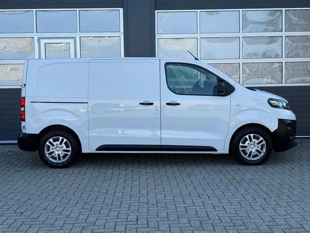 Opel Vivaro Electric 75 kwh 136 PK L2 / Elektrisch / PDC  / Trekhaak / Cruise / Dodehoek Camera