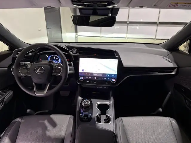 Lexus RZ