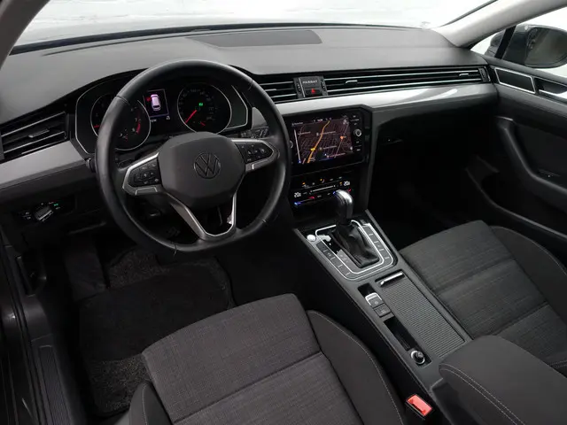 Volkswagen Passat Variant 1.5 TSI Business Aut- Ada Cruise, Ergo Comfort, Keyless, Carplay, Park Ass...