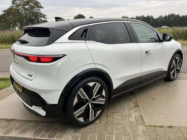 Renault Megane E-Tech EV60 Optimum Charge Iconic 220PK / 360 Camera / Winter pakket / Harman Kardon...