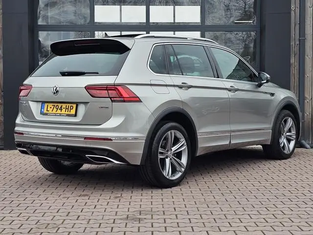 Volkswagen Tiguan 2.0 TSI 4MOTION 220PK R-Line | Pano | HUD | Dynaudio | Leder | Stoelverwarming | 3...