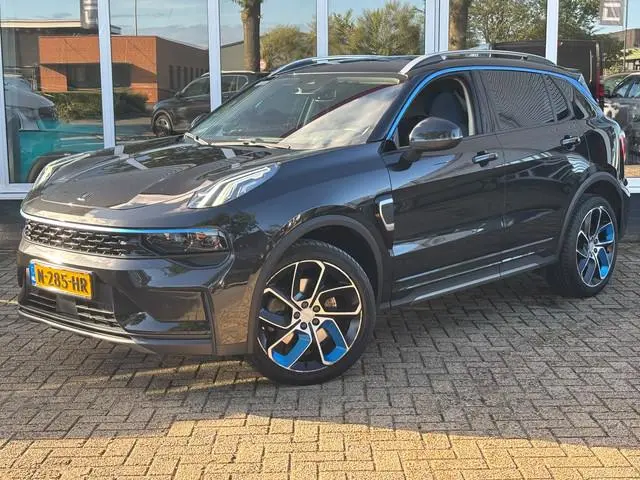 Lynk & Co 01
