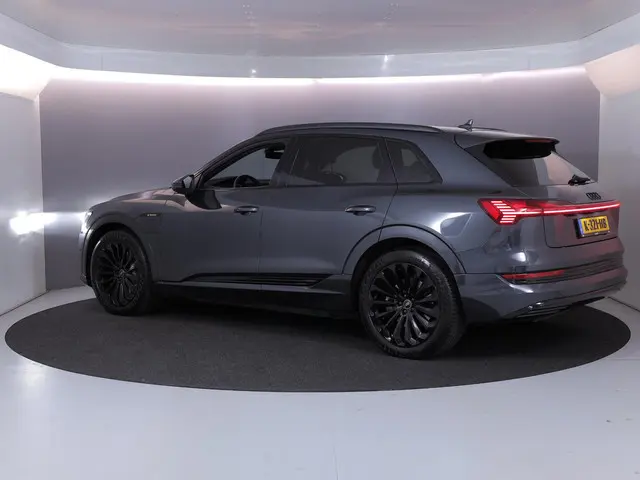 Audi e-tron 55 quattro Business edition 95 kWh 408pk | Elektrische verstelbare voorstoelen | Trekhaa...