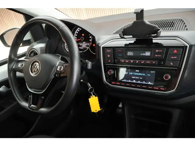 Volkswagen Up! 1.0 66pk Trekhaak Camera Stoelverwarming Cruise Control