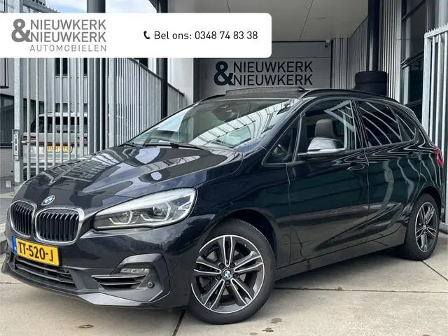 BMW 2-serie Active Tourer 218i High Executive | AUTOMAAT | PANO-DAK | LEDER | HEAD-UP DISPLAY | NAVI...