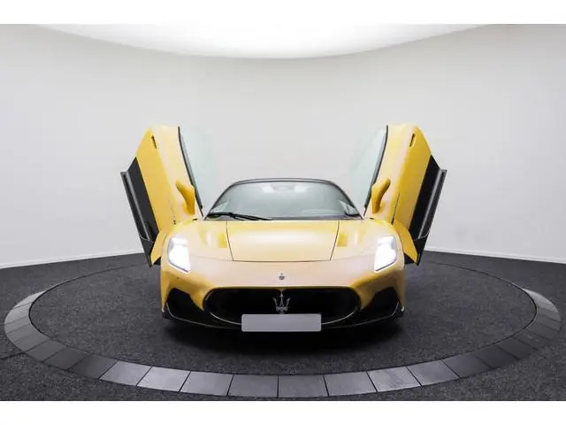 Maserati MC20