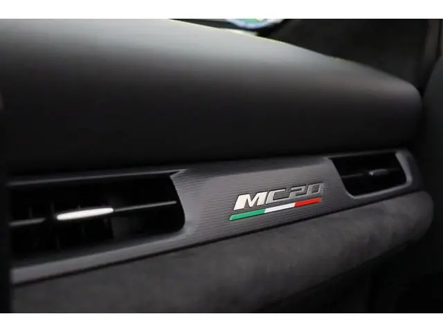 Maserati MC20