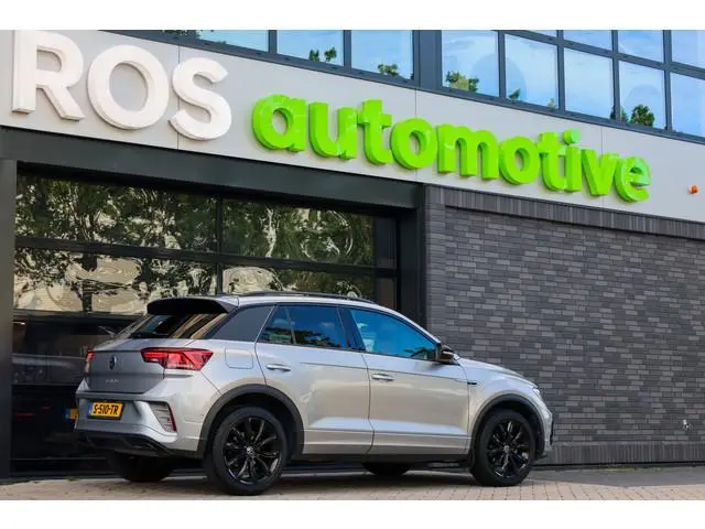 Volkswagen T-Roc 1.5 TSI R-Line Business | CAMERA | STOEL & STUURVERW | PDC V&A | 18'' | CARPLAY |