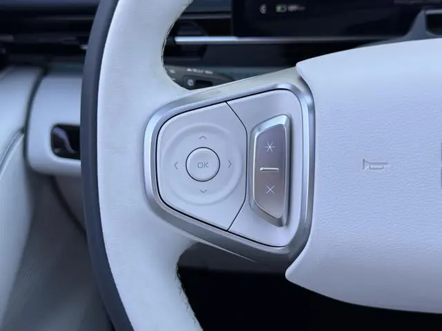 Geely E5