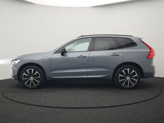 Volvo XC60 T6 AWD Plus Dark PHEV 350pk Dealer O.H. | Trekhaak Af Fabriek | Panodak | 360 Camera | Ad...
