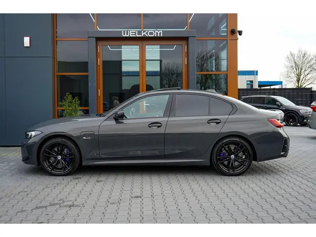 Bmw 3-serie 330e xDrive | Pano | Laser | Adap. Cruise | H&K | Carbon