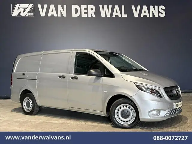 Mercedes-Benz Vito 114 CDI 136pk L2H1 Euro6 Airco | Camera | LED | Trekhaak | Cruisecontrol | Stoelv...
