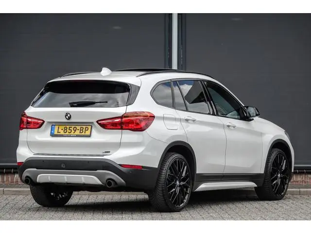 BMW X1 xDrive20d 190pk Aut. | High Executive | Shadowline | Panoramadak | Leder | Trekhaak  | 20'' |...