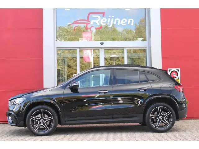 Mercedes-Benz GLA-klasse 250 e AMG LINE "NIEUW MODEL!" | PANORAMISCH SCHUIF/KANTEL DAK | ELEKTRISCH...