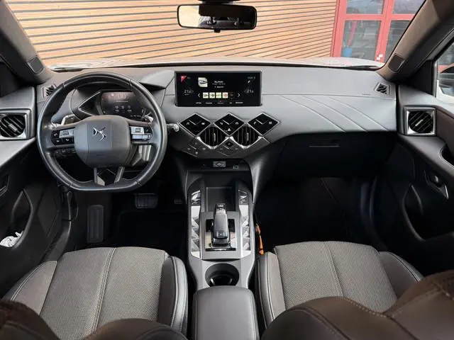 DS 3 Crossback 1.2 PureTech Rivoli Navi / Camera / Carplay / Lm Velgen / Trekhaak
