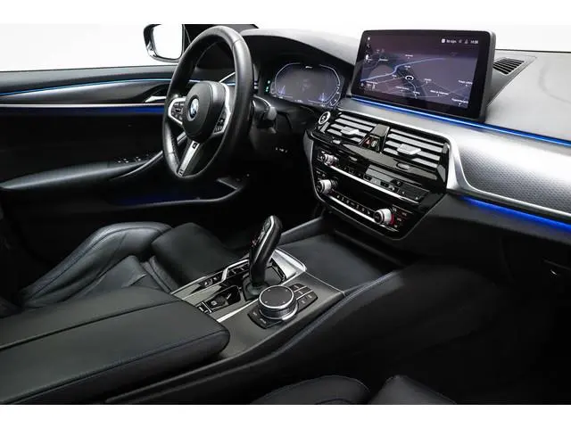 BMW 5-serie 530e M-Sport High Executive | SUPER SPORT STOELEN | LASER LED | SCHUIFDAK | 19"