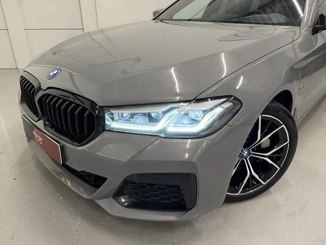 BMW 5-serie Touring 530e xDrive M-Sport BERNINAGRAU/PANO/HEAD-UP/H&K/LEER-SPORT/MEMORY/ACC/SFEER/LED...