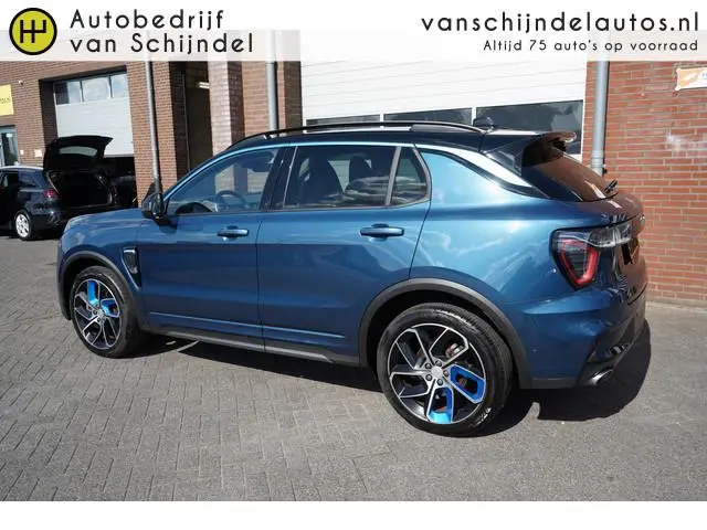 Lynk & Co 01